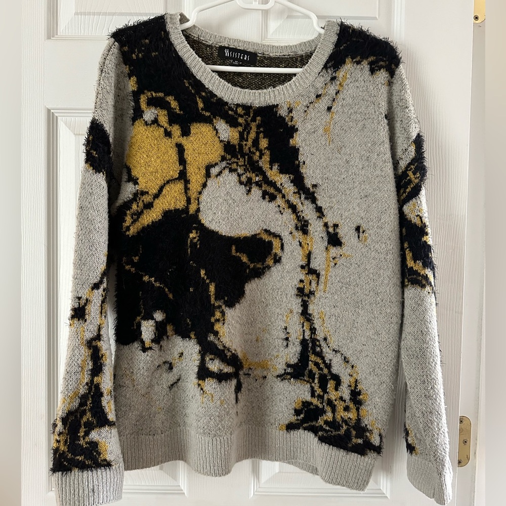 M, Sisters sweater